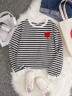 Blanco y Negro Casual Collar manga larga Tela tejida Color combinado,Geométrico,Corazón,A rayas Pullovers Embellished Elástico Ligero Heart Decor, Geometric Heart, Oversize Casual, Heart Decorations, Girl Sweatshirts, Teen Girls, Casual Pullover, White Casual