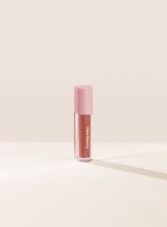 A quick-and-easy eyeshadow that goes from liquid to powder in seconds for a soft, seamless wash of color that lasts. Stila Glitter And Glow, Glossier Lip Balm, Rare Beauty By Selena Gomez, Liquid Shadow, Simple Eyeshadow, Rare Beauty, Liquid Eyeshadow, Glossy Lips, Glitter Gel