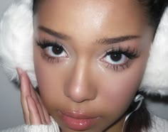 Cold Girl Makeup Black Women, Pink Winter Makeup Looks, Soft Y2k Makeup, Snow Bunny Makeup Look, Douyin Winter Makeup, Cold And Gorgeous Wind Makeup, Pink Winter Makeup, Snow Girl Makeup, Korean Smoky Makeup