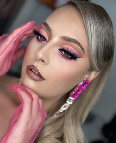 Makeup Rosado, Social Glam Makeup, Barbie Inspired Makeup, Rosa Shocking, Prom Eye Makeup, Pink Eye Makeup, Makeup Shades