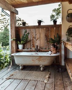 Outdoor Bathtub, Outdoor Bathroom Design, Outdoor Tub, Outdoor Baths, Outdoor Bath, Cottage Kitchens, Outdoor Bathrooms, The Design Files, Bath House