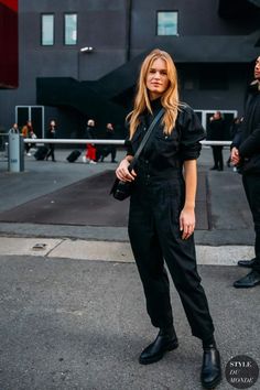 Utility Jumpsuit Street Style, Utility Jumpsuit Outfit, Black Jumpsuit Outfit, Anna Ewers, 2020 Street Style, Work Uniform, Utility Jumpsuit, Milan Street Style, Jumpsuit Outfit