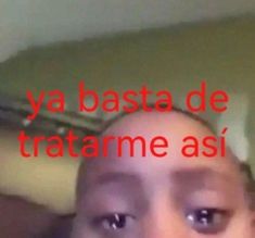 a man is taking a selfie with his cell phone in front of him and the caption says ya basta de tratame asi