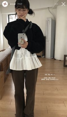 Elegant Outfit Aesthetic, Mini Skirt Winter Outfit, Mini Skirt Winter, Simple Style Outfits, Simply Dress, Korean Girl Fashion, Cute Simple Outfits, Dream Clothes