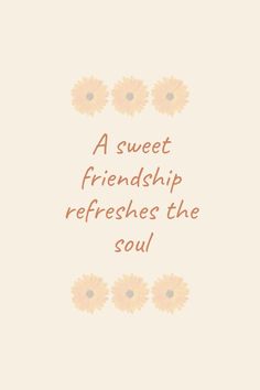 a quote that reads, a sweet friendship refreshes the soul with daisies