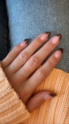 Mocha French Tip Nails, Dark Brown French Tip Nails, Light Brown French Tip Nails, Preppy Fall Nails, Brown Nail Tips, Transition To Fall Nails, Mocha Nails Design, Beige French Tip Nails, Mocha Brown Nails