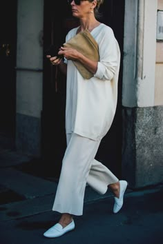 ミラノ 2018SSコレクション ストリートスナップ Minimalist Moda, Stile Casual Chic, Haute Couture Paris, Moda Paris, Vogue Australia, Mode Vintage, Mode Inspiration