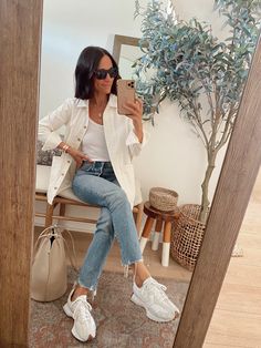 European Travel Outfit, Styled Outfits, Office Casual Outfit, Mum Fashion, Fall Wardrobe Essentials, Sneakers Outfit, Office Outfits, Outfits Casuales