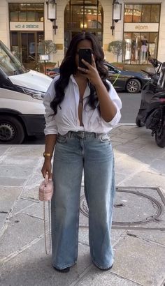 @iris__bk Oversized Jeans Outfit Summer, Dressing Up Jeans Classy, Midsize Casual Outfit, Stylish Jeans Outfit, White Shirt Outfits, Looks Jeans, Classy Winter Outfits, Classy Casual Outfits, Classy Casual