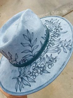 This boho western hat would be perfect with just about any outfit. It is a stiff hat, made of high quality vegan suede, meant to hold its shape.  If you'd like completely custom design instead, please go to this link to order one made just for you! https://etsy.me/3rod0CN 💜 H A T   S I Z I N G   Tightening band inside  Hat Circumference: 20.5-23" Brim Width: 4" Extra large size available, upon request  💜 S H I P P I N G Turnaround time can take 2-3 weeks depending on how many orders I have, an Painted Felt Hat, Burnt Hat, Explorer Hat, Hat Template