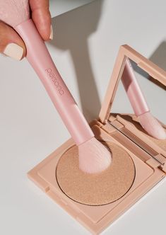 Now you can conceal, set, bronze, blush and highlight ALL with one brush! Meet the newest addition to your beauty arsenal that’s making serious power moves, PowerBrush™️. Product Details: Dual-ended fluffy brush and precision highlight applicator. Liquid, powder, and cream product friendly. Sleek, comfortable ergonomic handle. Vegan and Cruelty-Free. Why we love it: Highlight Application, Setting Powder Brush, Eyeshadow Styles, Miss Claire, Power Moves, Highlighter Brush, Bh Cosmetics, Multi Tasking, Setting Powder