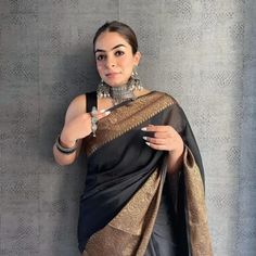 New Lunch* *Fabric*   PREMIUM BANARASI   warm SILK SAREE  COLLECTIONAll over    dizain  *Border* 👉🏻-----     DESIGNER  BORDER    *Pallu and blouse*  --- RICH  ZARI WOVEN PALLU. BLOUSE  brocade    *Quality*----- excellent Granted 🥰🥰 Saree Length 5.50 Blouse lenth 90 centimetre  Saree wait 650 garam  Washing Instructions : Dry Clean only Disclaimer : The color of actual product may vary slightly from the images provided due to photographic lighting conditions and difference in screen resolutio Saree Daily Wear, Saree Georgette, Cloth Design, Brocade Blouses, Black Saree, Kanjivaram Sarees, Soft Silk Sarees, Bollywood Saree, Banarasi Sarees