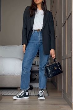 Straight Jeans Outfit, Blazer Outfits Casual, Cute Work Outfits, Casual Blazer Women, Office Casual Outfit, Outfits With Converse, Outfit Jeans, Strapless Midi Dress, Looks Street Style