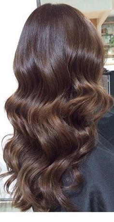 Long Lasting Wedding Hairstyles, Brunette Curled Wedding Hair, Brown Hair Hollywood Waves, Bouncy Waves Long Hair, Bridal Hair Down Brunette Loose Curls, Halo Hair Extensions Wedding Styles, Brown Hair Curls Wedding, Brunette Curls Wedding, Soft Romantic Waves Hair