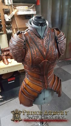 Diy Fantasia, Costume Armour, Armor Clothing, Female Armor, Cosplay Armor, Leather Armor, Gothic Steampunk, Medieval Armor, Fantasy Costumes