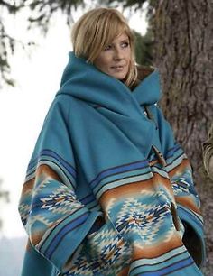 Top Rated Kelly Reilly Jacket Beth Dutton Yellowstone Blue Hooded Fleece Poncho Women Coat, Jackets Yellowstone Beth Dutton, Yellowstone Beth, Yellowstone Series, Kelly Reilly, Shearling Jacket Women, Beth Dutton, Poncho Coat, Looks Country, Hooded Poncho