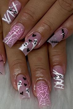 Inspiração de unhas para o halloween 🎃 Halloween Birthday Nail Designs, French Tips Halloween Nails, Cute Halloween Nail Designs Pink, Halloween Nail Art Short, Spooky Halloween Nail Designs 2024, Spooky Nails Black, Pink Halloween Nail Designs, Cute Girly Nails, Scorpio Nails Designs