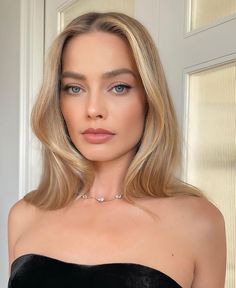 Margot Robbie Hair, Bridesmaid Hair Makeup, Braut Make-up, Blonde Hair Inspiration, Blonde Hair Looks, Bride Makeup, Bridal Hair And Makeup, Wedding Hair And Makeup, Margot Robbie