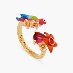 A stunning parrot, called a Scarlet Macaw, has come straight from the verdant jungles of South America to land delicately on this adjustable you and me ring. This ring, from the Lost Paradise collection, is a real designer jewel and features two motifs. With tiaré and daylily wildflowers on one side and a scarlet macaw on the other, you will never lack originality when wearing this exotic high-end costume jewellery ring.Dimensions:Length:2.2cm Width:2.1cm Depth:0.87cm Weight:2.75g Kawaii Fish, Scarlet Macaw, Lost Paradise, Les Nereides, Preppy Jewelry, Macaw Parrot, Costume Jewelry Rings, Stacked Jewelry