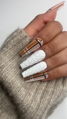 Sweater Plaid Nails, Fall Sweater Nails Acrylic, Thanksgiving Nails Sweater, White Fall Nail Ideas, Sweater Effect Nails, Fall Plaid Sweater Nails, Nail Trends For 2024, Fall Nail Sweater Designs, Short Sweater Nails