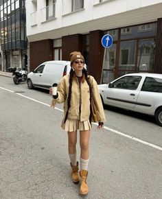 @irisloveunicorns Beanies Fashion, November Outfits, Beanie Outfit, Streetstyle Outfit, Cute Everyday Outfits, Warm Outfits, 가을 패션, Inspiration Mode