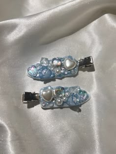 Hand made Hair Clips Hair Clips With Charms, Pastel Blue Accessories, Bubble Hair Clips, Cute Hair Clips Aesthetic, Hair Clip With Charms, Hair Accessories Aesthetic, Diy Hairclips, Cybercore Hair Clips, Blue Hair Clips