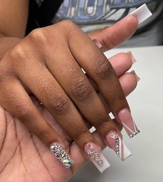 Leo Nails Acrylic Design, Leo Nail Ideas, 21st Birthday Acrylic Nails, Leo Birthday Outfit, Leo Nails Designs, Birthday Nail Set Ideas Leo, 21 Birthday Nail Ideas, Leo Acrylic Nails, Birthday Nails Square Medium