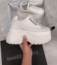 Girls Shoes Teenage, Shoe Hacks, Casual Shoes Women Sneakers, Nike Shoes Women Fashion, Trendy Shoes Sneakers, Pretty Shoes Sneakers, Cute Shoes Heels, Kawaii Shoes, Shoes Outfit Fashion