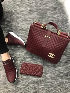 The Chic Technique: Burgundy Chanel handbag, wallet. Handbags Storage, Handbag Storage, Handbags Luxury, Cheap Handbags, Dior Handbags, Burberry Handbags, Cute Purses, Prada Handbags, Handbag Shoes