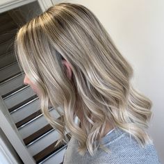 Blond Hair Ideas, Ombre Hair Color For Brunettes, Cool Blonde Hair Colour, Blonde Shades, Blonde Hair Colors, Friends Sunset, Cool Blonde Hair, Chic Fashionista