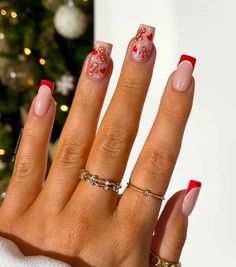 43 Festive Short Christmas Nails You Can't Miss To Recreate This Christmas Season - With Houna Square Christmas Nails Short, Square Christmas Nail Designs, Xmas Nails Square, Short Nails For Christmas, Red Christmas Nails Short, Christmas Nails Short Square, Square Nail Shape, Short Christmas Nails, Christmas Nail Designs Acrylic