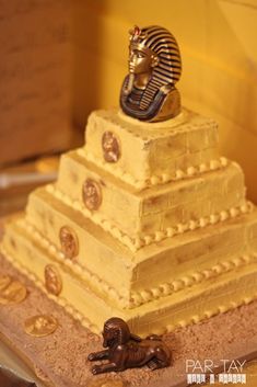 an egyptian themed cake with a sphinx head on top