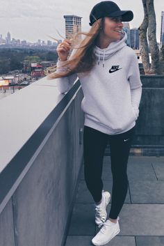 Brand Outfits, Popular Fall Outfits, Sports Ideas, Cute Sporty Outfits, Casual Weekend Outfit, Athleisure Women, Sport Style, Athleisure Outfits