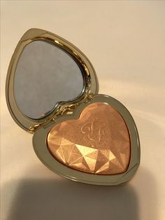 70s Makeup, Too Faced Highlighter, 80s Makeup, Photo Makeup, Face Light, Body Makeup, Highlighter Makeup, Aesthetic Makeup, Just Girly Things