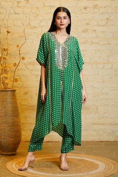 Green silk crepe bandhani print kaftan with asymmetric hem, sequin and mirrorwork placement hand embroidery. Paired with printed straight pant. - Aza Fashions Kaftan Pattern, Kimono Kaftan, Bandhani Print, Kaftan For Women, Embroidered Kaftan, Draped Skirt, Sharara Set, Satin Color, Indian Designer Wear