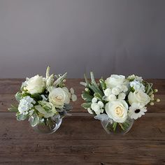 Themed Flower Arrangements, Diy Flower Arrangements Wedding, White Flower Arrangement, White Flower Centerpieces, Small Flower Arrangements, White Flower Arrangements, Table Flower Arrangements, White Centerpiece, Daisy Wedding