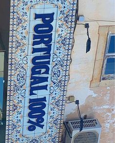 a sign on the side of a building that says coronciado in spanish