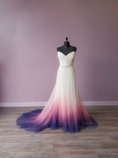 Painted Wedding Dress, Art Collab, Wedding Dress Flowy, Ombre Dress, Cute Prom Dresses