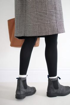 Blundstone Outfit Women, Blundstone Boots Women, Blundstone Women Outfit, Blundstone Outfit, Blundstone Women, Galaxy Converse, Galaxy Vans, Blundstone Boots, Houndstooth Coat