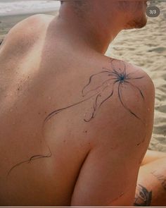 Jagua Henna, Shoulder Blade Tattoo, Small Shoulder Tattoos, Hibiscus Tattoo, Henna Inspired Tattoos, Flower Tattoo Back, Flower Tattoo Shoulder, Back Of Shoulder Tattoo, Shoulder Tattoos For Women