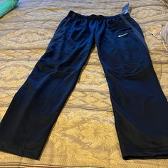 Nike Sweatpants Womens Nwt Size Medium Nike Full Length Workout Bottoms, Nike Bottoms With Side Pockets, Nike Full Length Sports Bottoms, Nike Full Length Pants For Workout, Nike Full-length Gym Bottoms, Nike Full Length Bottoms For Gym, Nike Full-length Workout Bottoms, Nike Gym Pants With Pockets, Nike Full Length Gym Bottoms