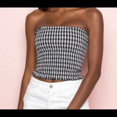 Brandy Melville One Size Tube Top. Never Worn. Trendy Fitted Gingham Top, Fitted Gingham Top Trendy Style, Casual Fitted Gingham Tops, Fitted Gingham Tops For Day Out, Casual Fitted Top With Grid Pattern, Casual Fitted Tops With Grid Pattern, Fitted Casual Tops With Grid Pattern, Chic Fitted Gingham Top, White Fitted Top For Picnic