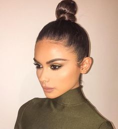 ✦⊱ɛʂɬཞɛƖƖą⊰✦ Tight Bun Hairstyles, Glasses Eye Makeup, Simple Glam, New Year Hairstyle, High Bun, Bun Hairstyle, Makeup Styles, Sleek Hairstyles, Love Makeup