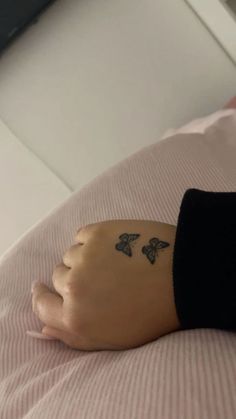 Arm And Wrist Tattoo, Simple Butterfly Hand Tattoo, Small Tattoos Hands Women, Hand Tats For Women Butterfly, Hand Tats Women, Small Hand Tats For Women, Hand Tattoos For Women Butterfly, Tattoo Ideas Hand Women, Small Butterfly Hand Tattoo