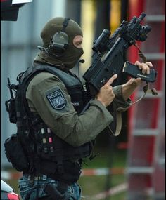 German Special Forces, Munich Shopping, Special Police Forces, Swat Police, German Police, Special Police, Police Patrol, Military Special Forces, Special Force