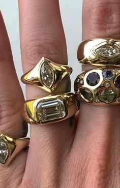 Old Money Ring Stack, Y2k Rings, Lizzie Hearts, Creative Jewelry Photography, Vintage Gold Rings