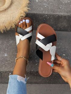 Palm Slippers, Slippers Collection, Women Slippers Fashion, Women Flat Sandals, Trending Womens Shoes