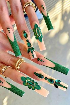 Go green with glam! 💚🌿 These fabulous floral nails are sure to catch everyone's attention. Whether you're looking for a unique 2nd anniversary gift, a stylish 25th birthday gift, or spirited Christmas nails, our handcrafted press-on nails are the ideal choice. Our use of hand painted gel art and nail wraps bring beauty and convenience together. They make a thoughtful godmother gift or a lovely sister-in-law gift, and are also perfect for showing appreciation to your cheer coach. Self-care gift boxes, featuring an array of beautiful press-on nails, are superb for creating a pampering care package for her. Plus, our usage of festive nail stickers give great advent calendar gift options--excellent for filling a Santa sack! Explore our exclusive press-on nails and celebrate life's special mo Winter Green Nails Acrylic, Nails Acrylic Inspiration, Christmas Nail Ideas Acrylic, Winter Nail 2023, Trending Winter Nails, Christmas Acrylic Nail Designs, Winter Nails Christmas, Nail Ideas Acrylic, Ongles Bling Bling