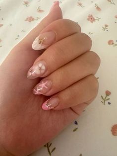 Gold Starfish Nails, Short Nail Art Aesthetic, Ocean Summer Nails, Starfish French Tip Nails, Pink Starfish Nails, Cute Gel Manicure Ideas, 2024 Summer Nail Ideas, Cute Nail Inspo Summer, Cute Aesthetic Nail Ideas