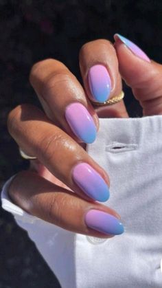 2 Tone Ombre Nails, Purple Ombre Nails, Chic Manicure, Unghie Sfumate, Ombre Manicure, Nagellack Trends, Spring Nail Trends, Ombre Nail, Summer Manicure